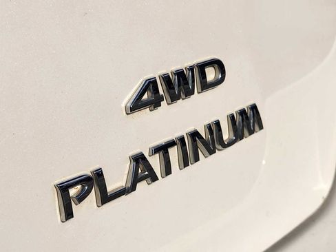 Used 2020 Nissan Pathfinder Platinum image 11