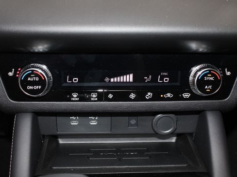 New 2025 Mitsubishi Outlander SE image 28