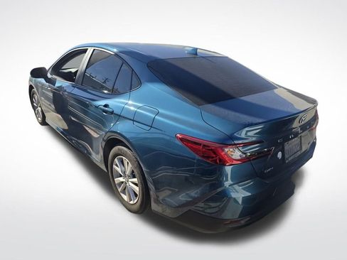 Used 2025 Toyota Camry LE image 4