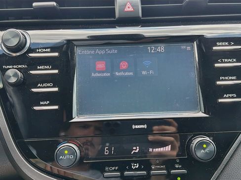 Used 2020 Toyota Camry SE w/ Convenience Package FWD image 27
