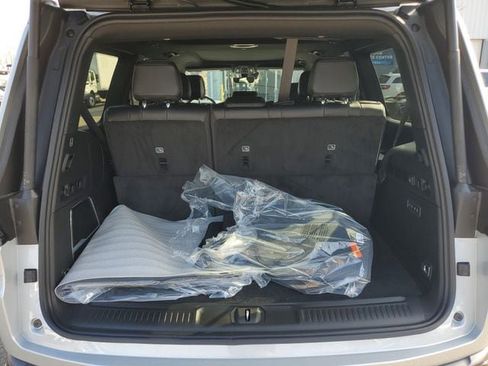 New 2026 Jeep Grand Wagoneer 4WD w/ Premium Group I image 10