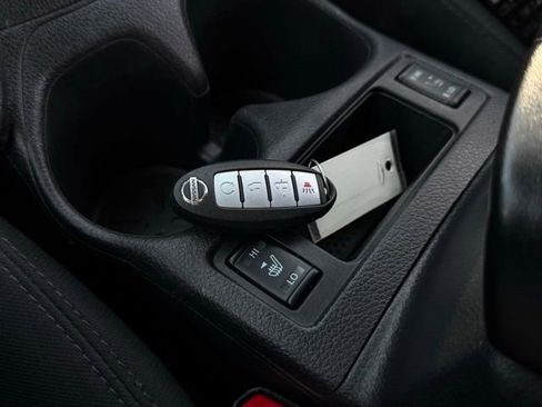 Used 2019 Nissan Rogue S image 5