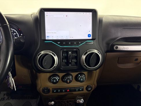 Used 2017 Jeep Wrangler Unlimited Rubicon w/ Connectivity Group AWD/4WD image 24