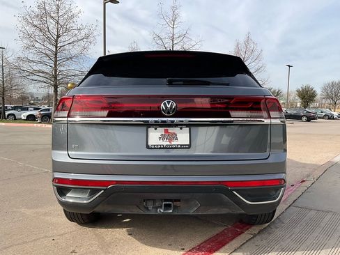 Used 2025 Volkswagen Atlas Cross Sport SE image 7