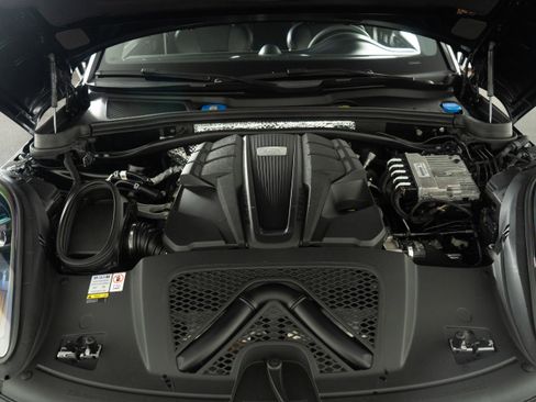 Used 2023 Porsche Macan GTS w/ GTS Sport Package image 57