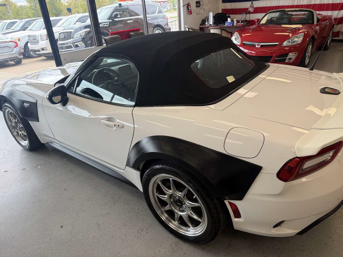 Used 2017 FIAT 124 Spider Abarth RWD image 2
