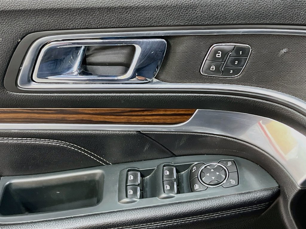 Used 2018 Ford Explorer Limited AWD/4WD image 18