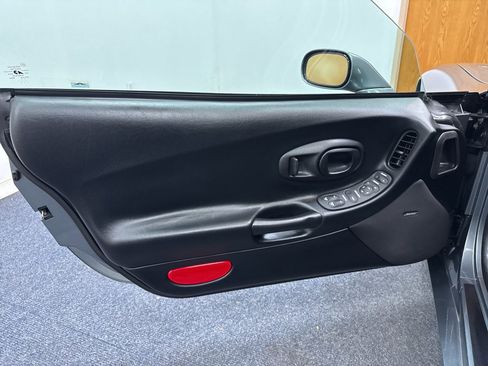 Used 2004 Chevrolet Corvette Coupe w/ Preferred Equipment Group image 5