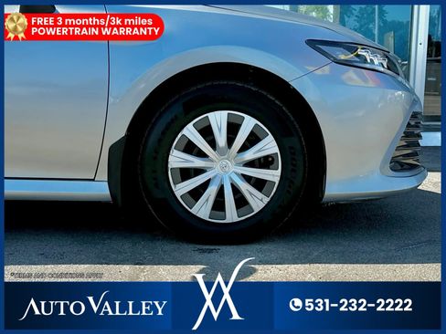 Used 2021 Toyota Camry LE image 9