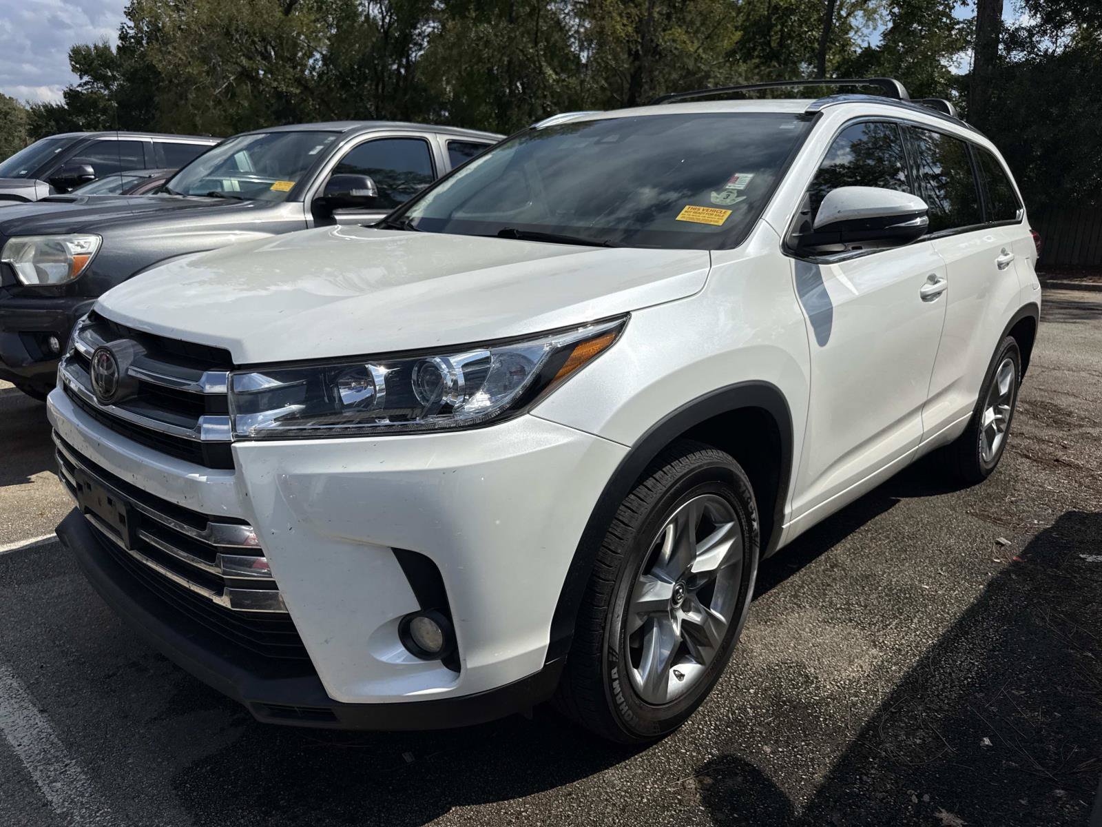 Used 2017 Toyota Highlander Limited FWD image 2