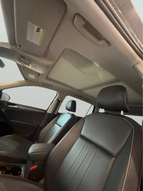 Used 2024 Volkswagen Tiguan SE w/ Panoramic Sunroof Package AWD/4WD image 25