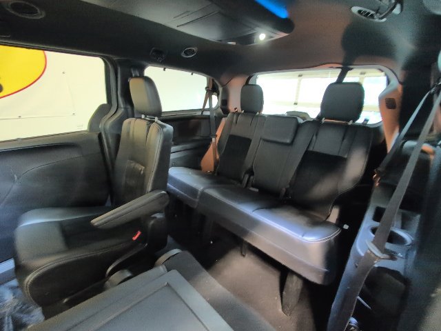 Used 2016 Dodge Grand Caravan SXT FWD image 29