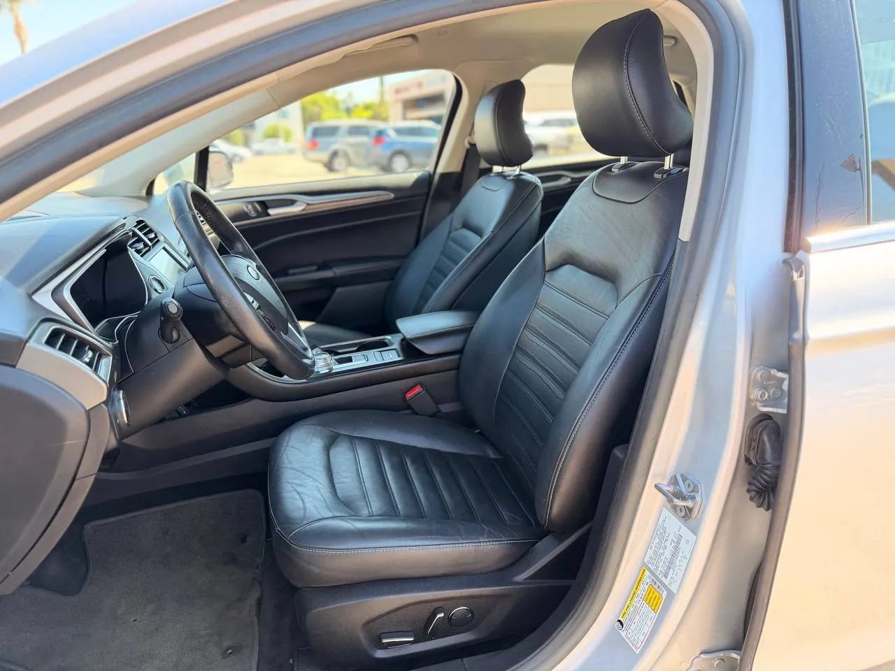 Used 2017 Ford Fusion SE w/ Equipment Group 602A FWD image 25