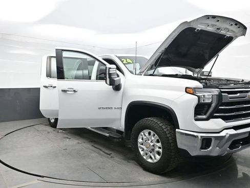 Used 2024 Chevrolet Silverado 2500 LTZ AWD/4WD image 39
