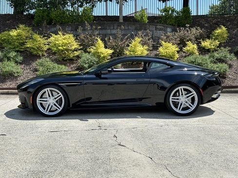 Used 2024 Aston Martin DB12 Coupe image 19