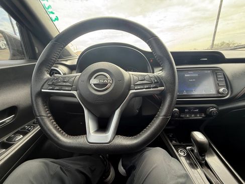 Certified 2022 Nissan Kicks SR FWD image 21