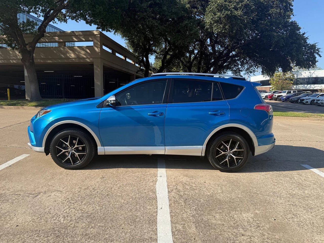 Used 2016 Toyota RAV4 SE FWD image 3