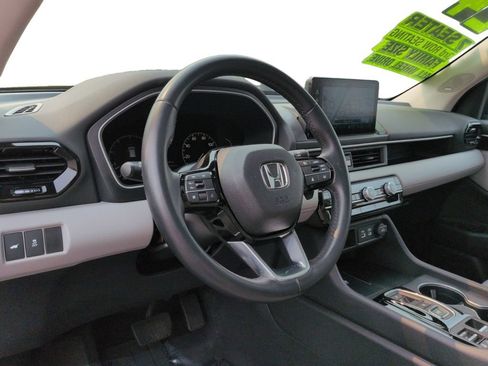 Used 2024 Honda Pilot Touring image 15