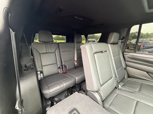 Used 2023 Chevrolet Suburban RST AWD/4WD image 25