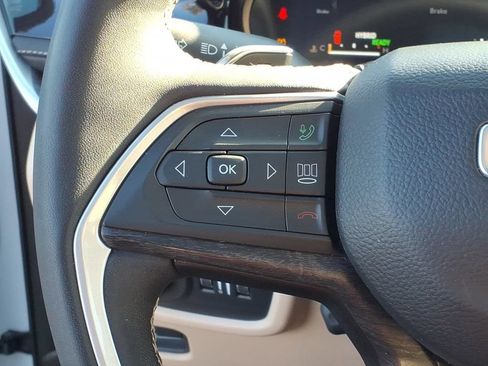 Used 2022 Jeep Grand Cherokee Limited 4xe w/ Luxury Tech Group II AWD/4WD image 17
