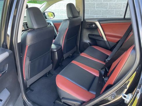 Used 2014 Toyota RAV4 Limited AWD/4WD image 31