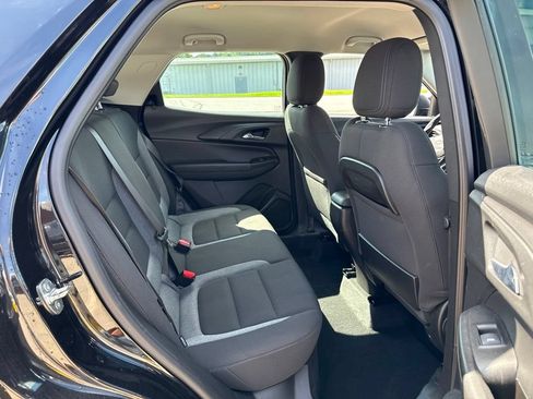 Used 2021 Chevrolet TrailBlazer LS w/ LPO, Blackout Package FWD image 12