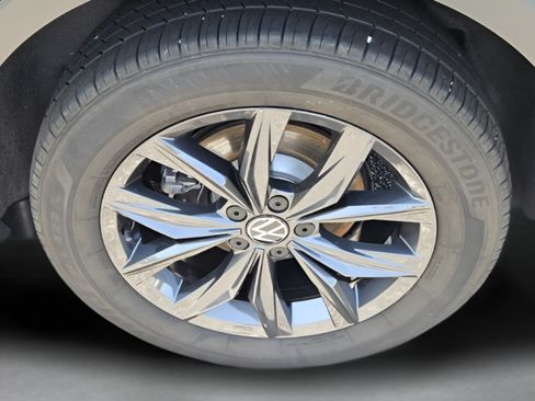 Certified 2024 Volkswagen Tiguan SE AWD/4WD image 28