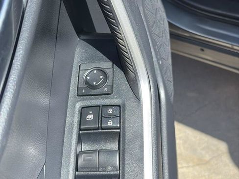 Used 2019 Toyota RAV4 XLE AWD/4WD image 16