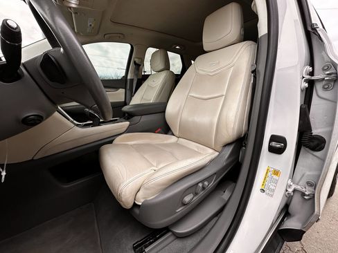 Used 2017 Cadillac XT5 Premium Luxury image 10