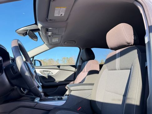 Used 2025 Chevrolet Blazer LT image 25