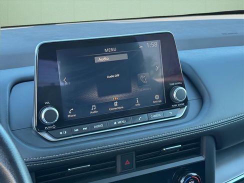 Used 2023 Nissan Rogue SV image 25