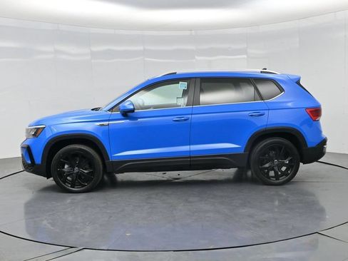 Used 2023 Volkswagen Taos SE w/ Panoramic Sunroof Package FWD image 34