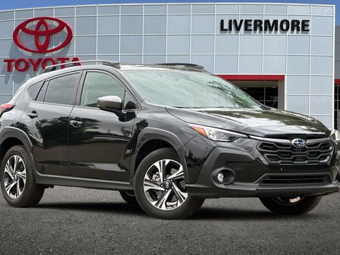 Used 2024 Subaru Crosstrek 2.0i Premium AWD/4WD image 2