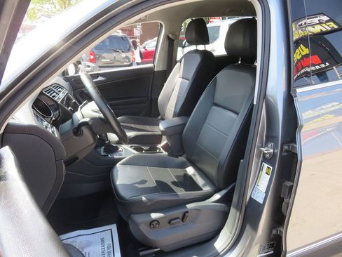Used 2018 Volkswagen Tiguan SE FWD image 10