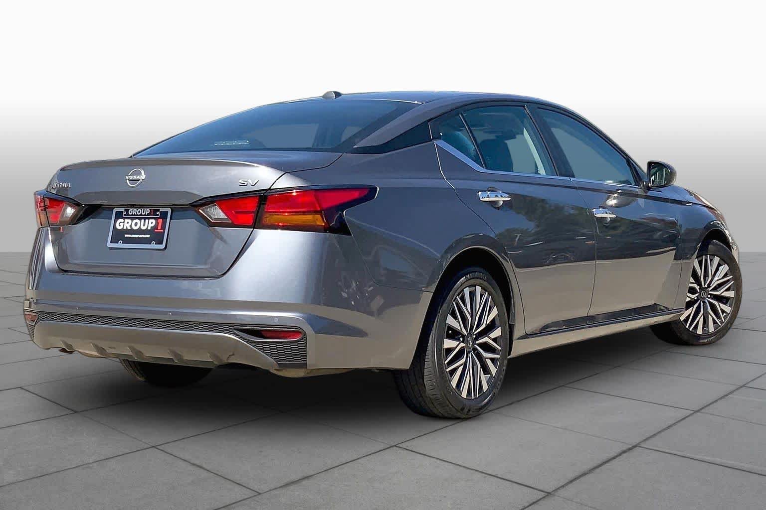Used 2024 Nissan Altima 2.5 SV FWD image 13