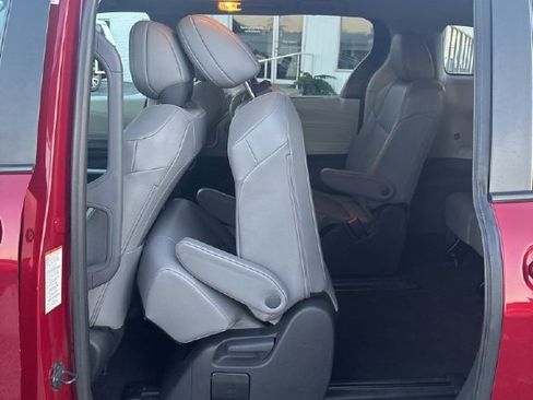 Used 2023 Toyota Sienna XLE image 20
