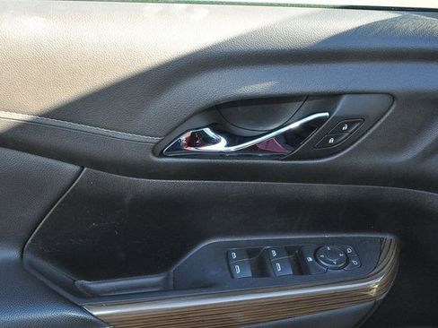 Used 2023 GMC Acadia SLE w/ Driver Convenience Package image 12