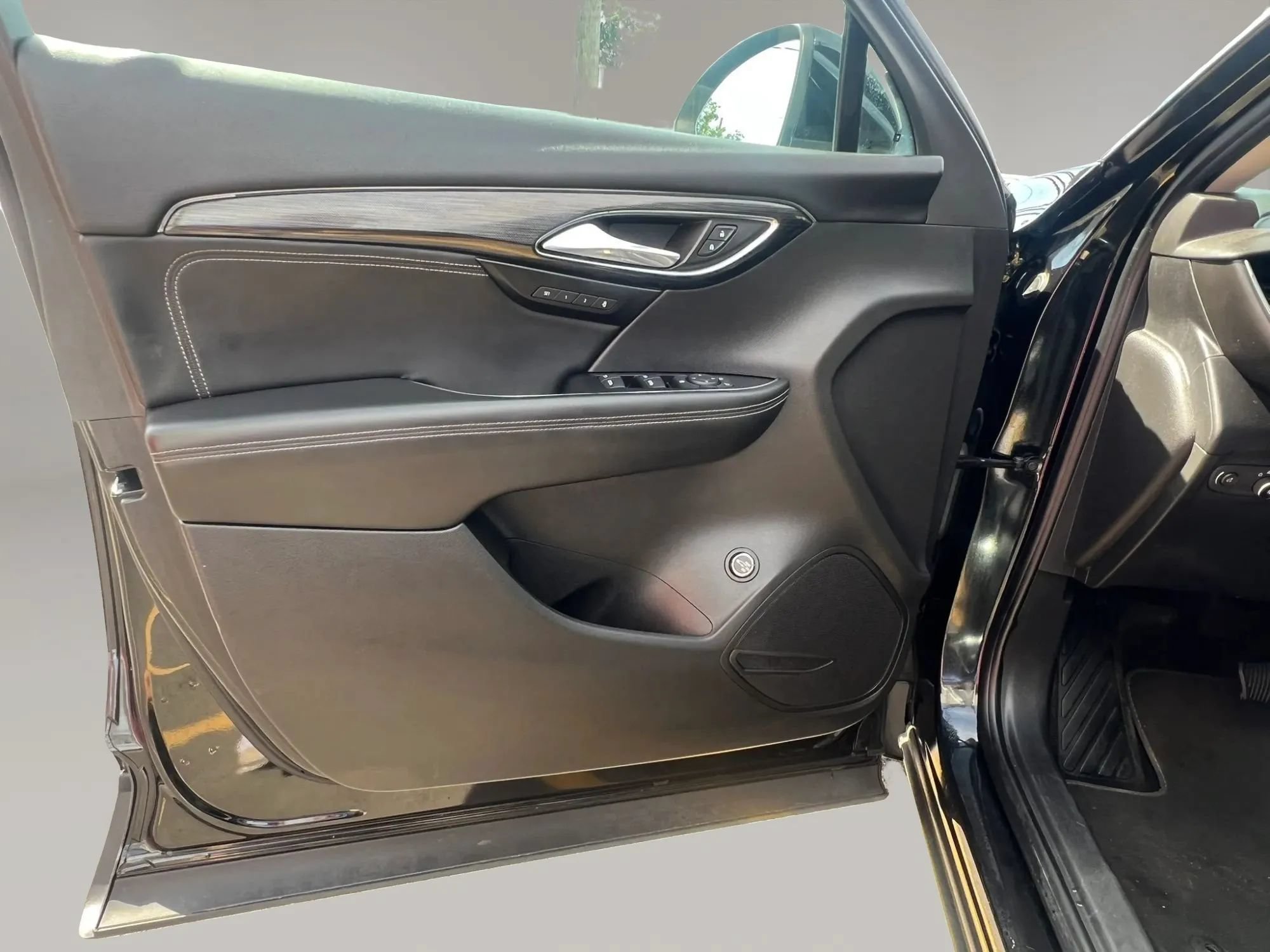 Used 2023 Buick Envision Essence FWD image 12