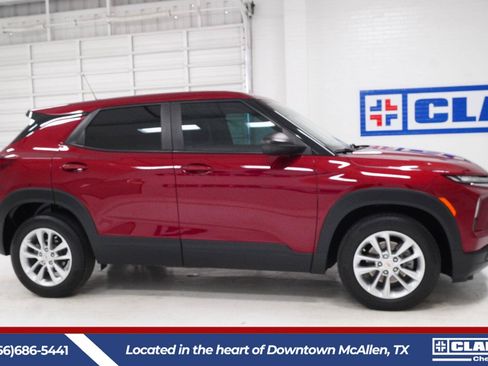 Used 2024 Chevrolet TrailBlazer LS w/ LS Convenience Package FWD image 4