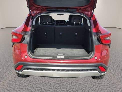 Used 2025 Chevrolet Trax LT FWD image 8