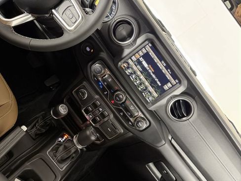 Used 2023 Jeep Wrangler Unlimited Sahara AWD/4WD image 36