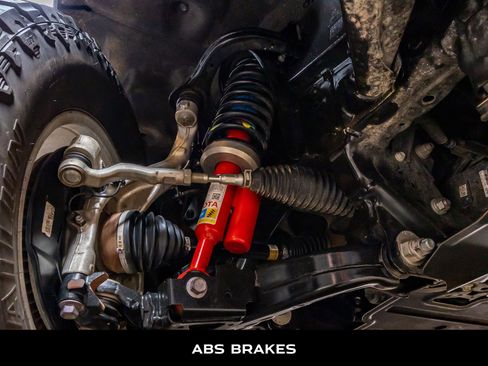 Used 2025 Toyota Tacoma TRD Off-Road image 12