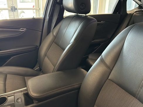 Used 2019 Chevrolet Impala LT FWD image 41