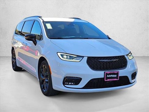 New 2026 Chrysler Pacifica Select image 7