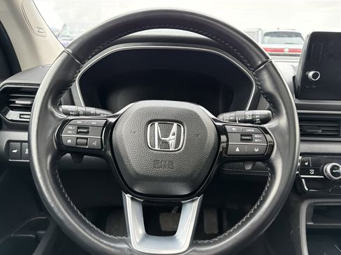 Used 2023 Honda Pilot Touring image 15