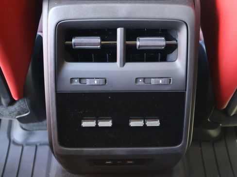 Certified 2026 Porsche Macan 4 Electric AWD/4WD image 24
