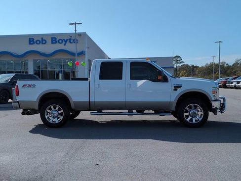 Used 2010 Ford F250 Lariat image 2