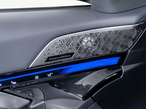 Used 2025 BMW M5 w/ Executive Package image 57