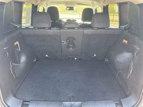 Used 2017 Jeep Renegade Latitude AWD/4WD image 10
