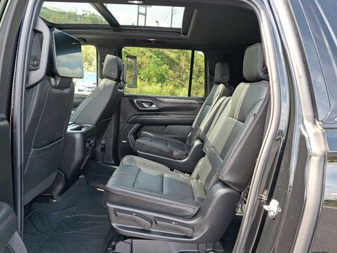 Used 2022 Chevrolet Suburban RST w/ Luxury Package image 12